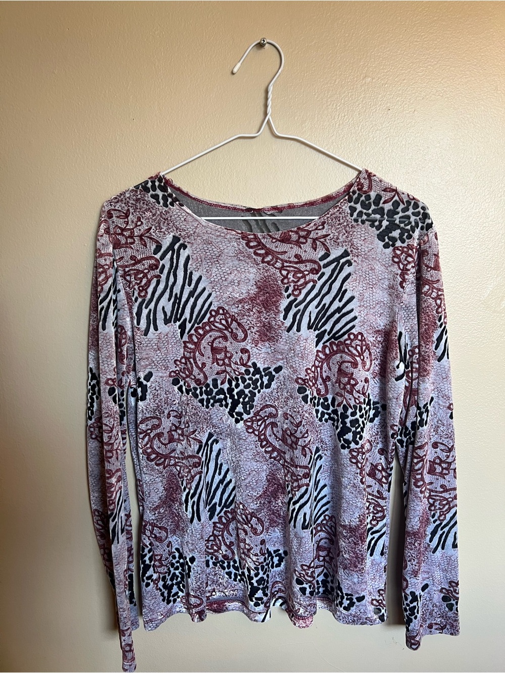 Source Unknown Long Sleeve Crew Neck Sweater in Mauve and Black